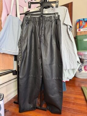 Free People oversized faux leather pants / black / XS-M